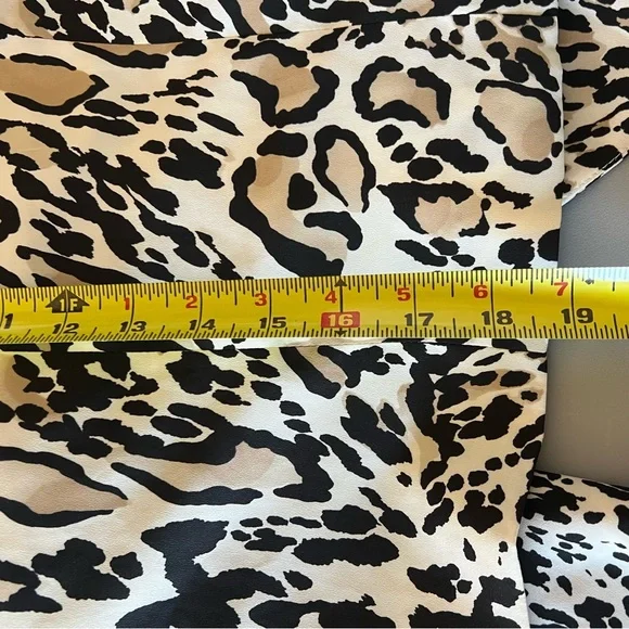 Bebe Shawl Collar White Leopard Blazer - Picture 5 of 10